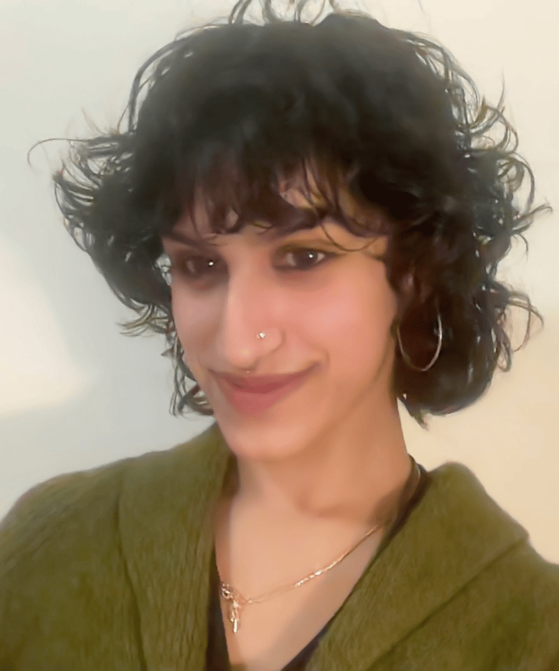 Oviya K.